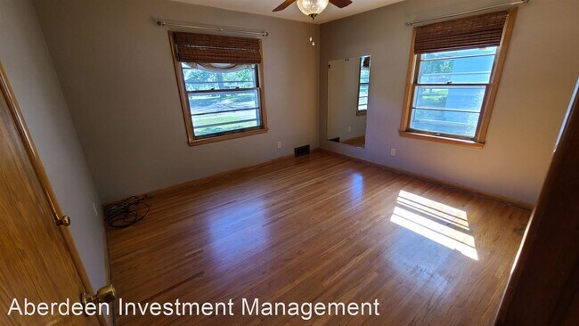 Building Photo - 2 br, 1.5 bath House - 1611 3rd Ave SE