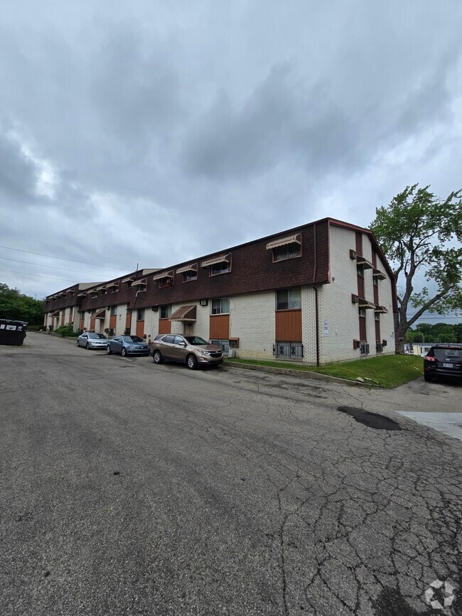 Building Photo - 4644 Burkhardt Ave
