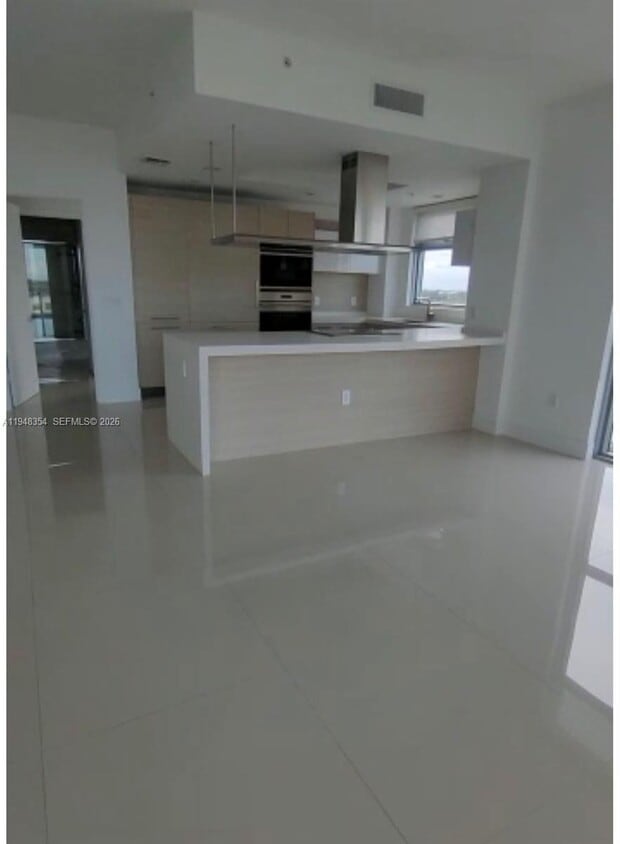 Building Photo - 17301 Biscayne Blvd