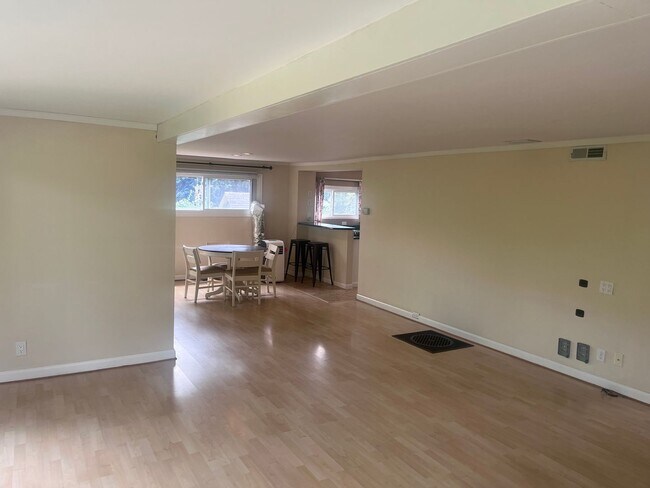 Foto del edificio - Multnomah Village 2 bedroom cottage delight