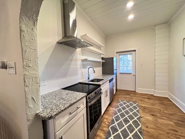 Foto del edificio - Modern Townhome 2bd/1ba