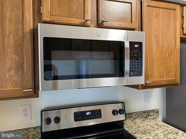 Foto del edificio - 5735 Rowanberry Dr