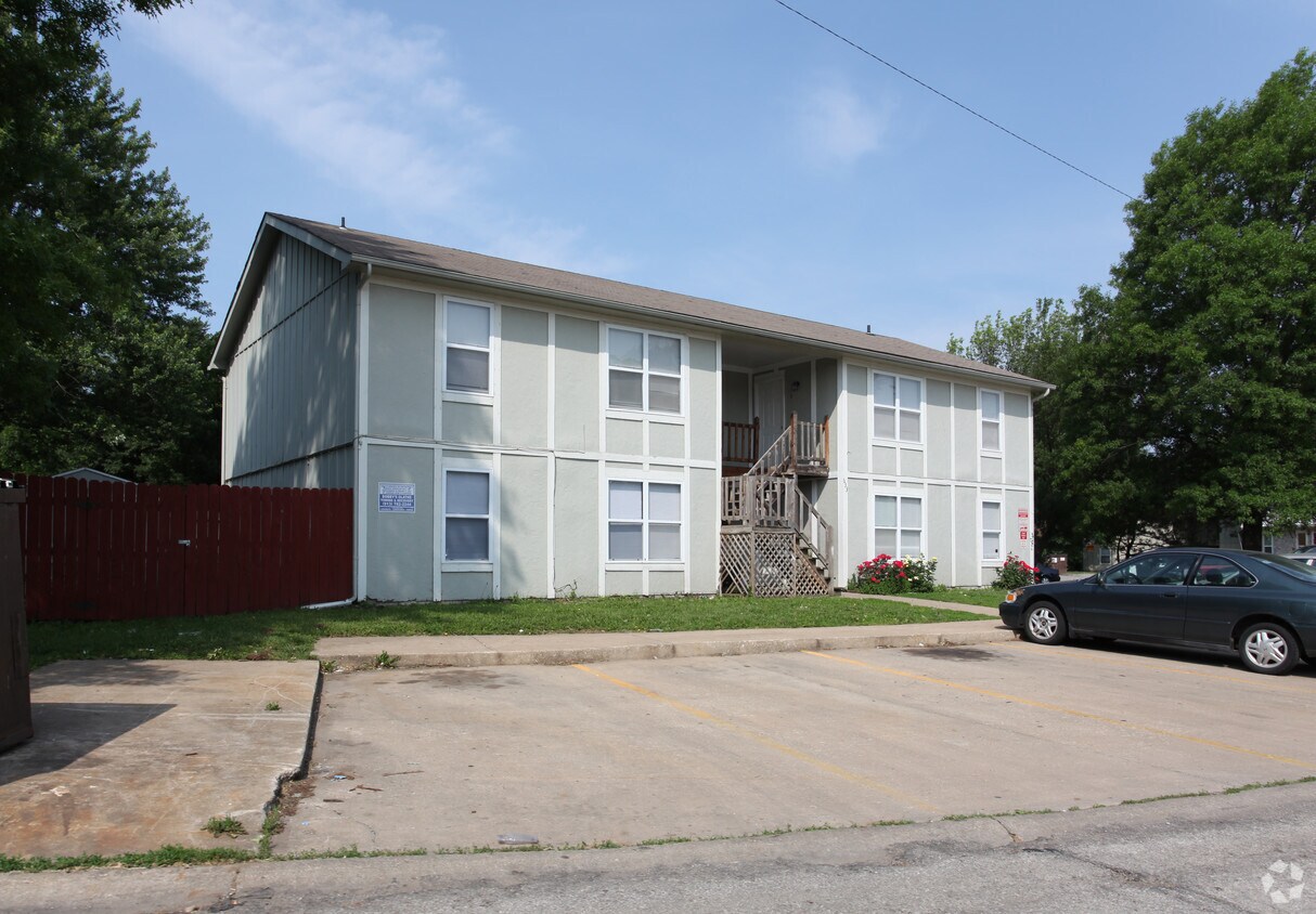 Building Photo - 633 S Lakehurst Dr