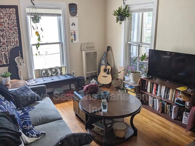 Foto del edificio - 28-30-30 Conger Ave