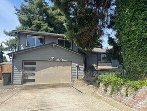Building Photo - 12714 SE 167th Pl