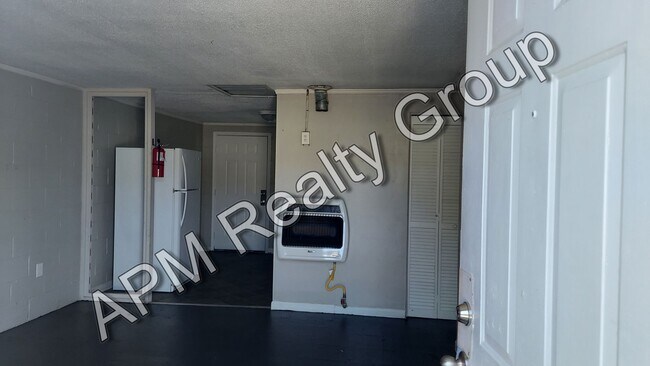 Building Photo - Renovated two bedroom near Harden Street