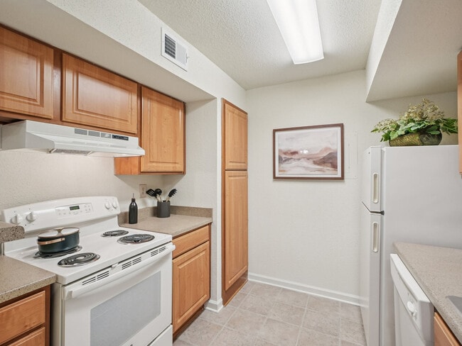 Building Photo - Woodlake Downs