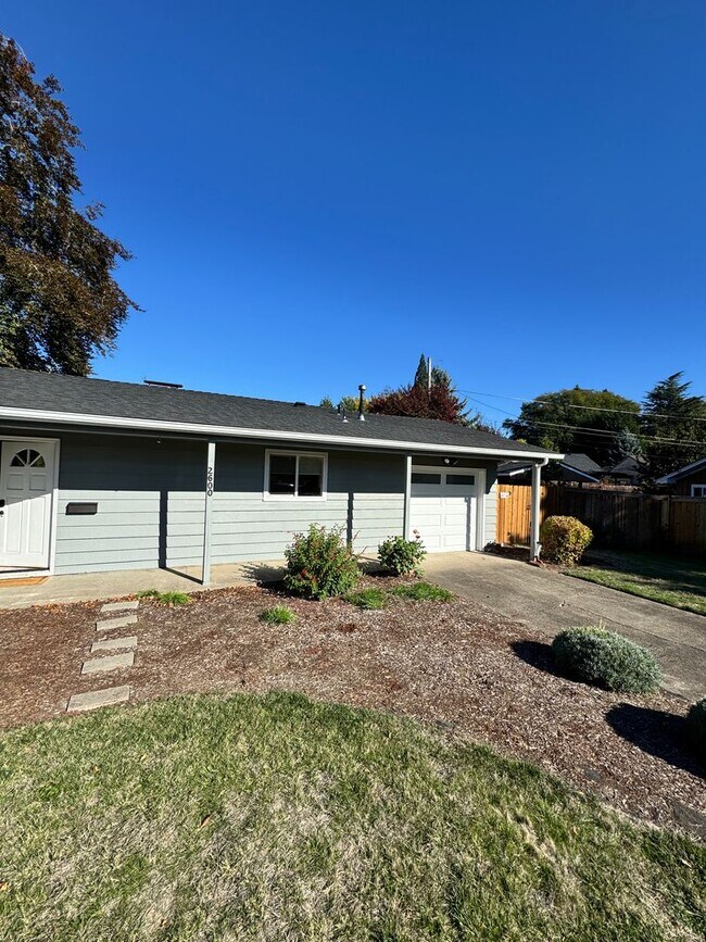 Building Photo - 3 Bedroom 1.5 baths! Walker & Cedar Hills ...