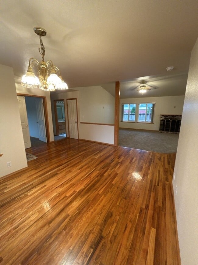 Building Photo - Cozy 3 Bedroom 2 Bath Home Located in Eureka