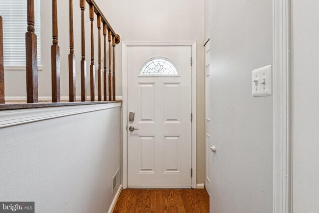 Foto del edificio - 5790 Burke Towne Ct