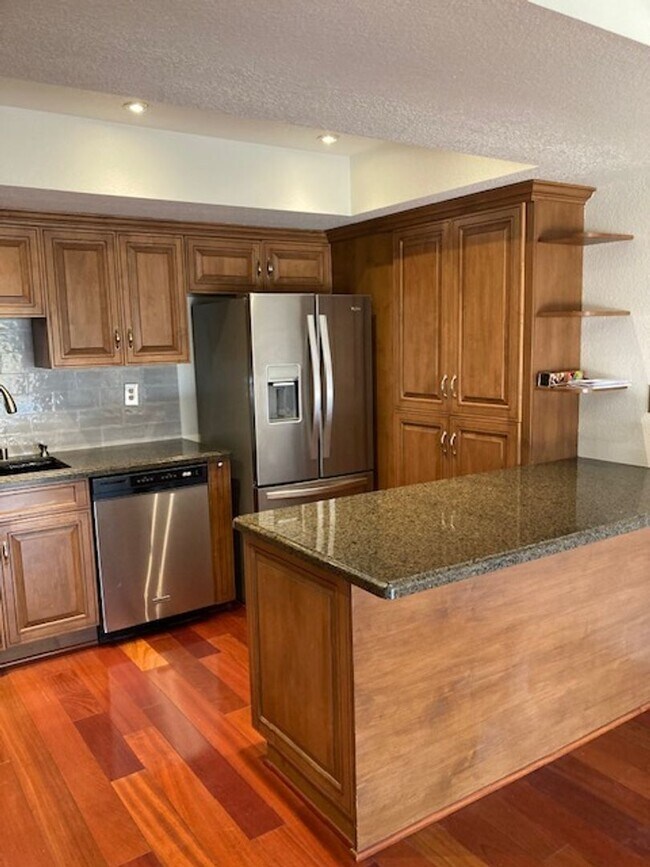 Building Photo - Enjoy all that Huntington Beach has to offer