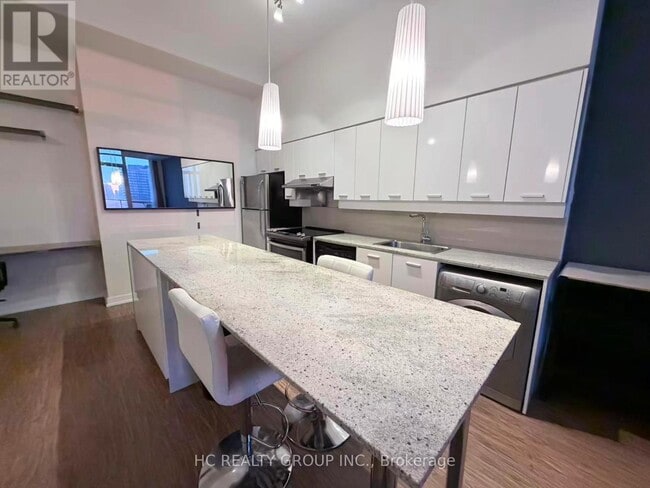 Building Photo - 33 Singer Ct