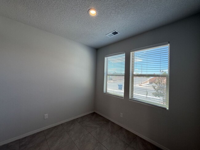 Building Photo - 1504 Alto Colores St NW