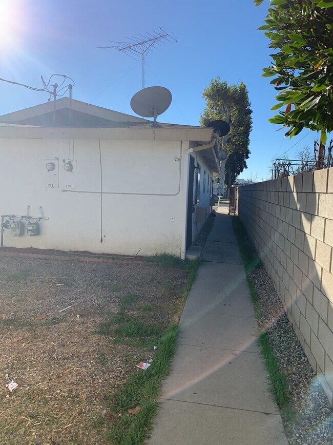 Foto del edificio - 918-920 Calhoun Pl