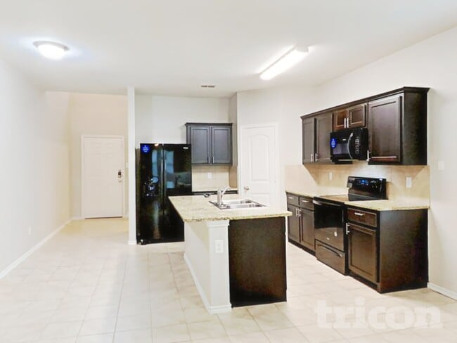 Building Photo - 601 Creekview Dr