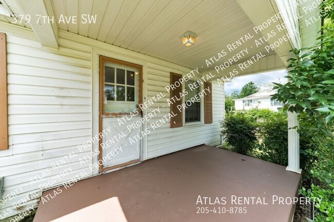 Building Photo - 379 7th Ave SW