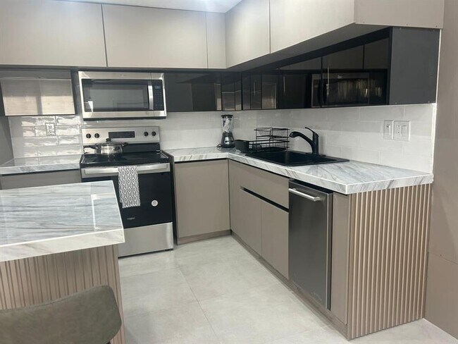 Foto del edificio - 217 SW 15th St