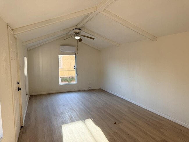 Building Photo - 409 W Mable St