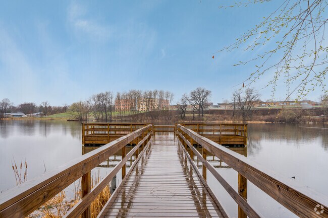 Thompson County Park has a fishing pier.