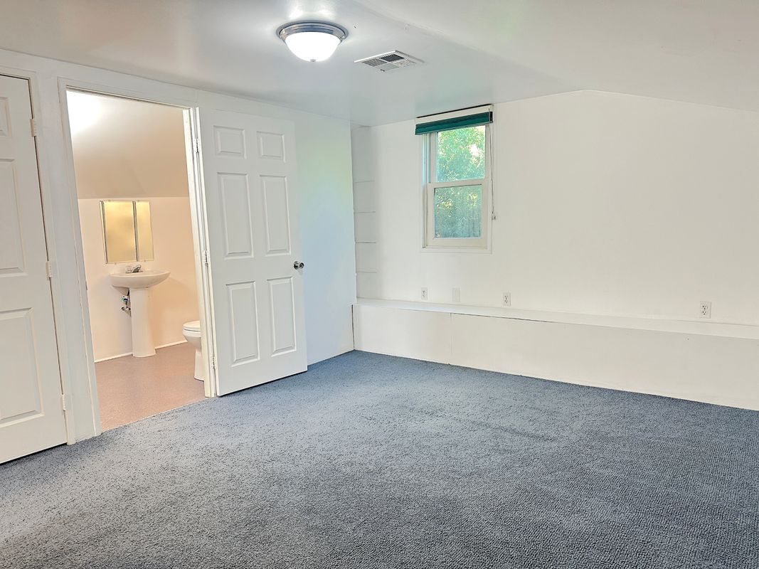 Building Photo - 1111 Scofield Dr