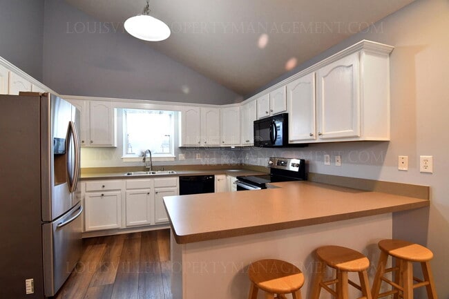 Building Photo - 5527 Raintree Ridge