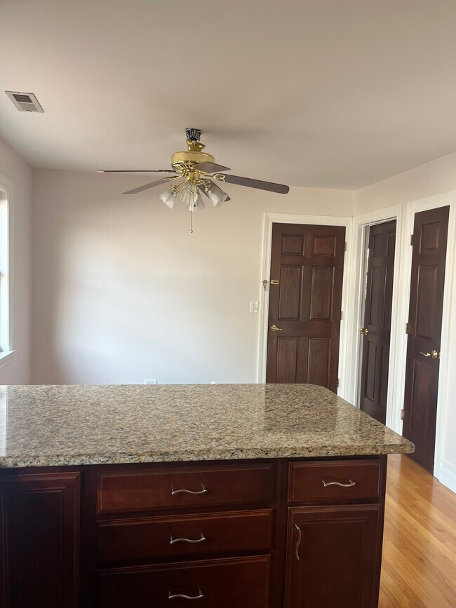 Foto del edificio - 8320 W Addison St