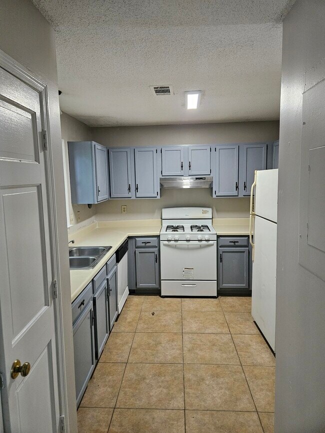 Foto del edificio - 4807 Hairston Pl