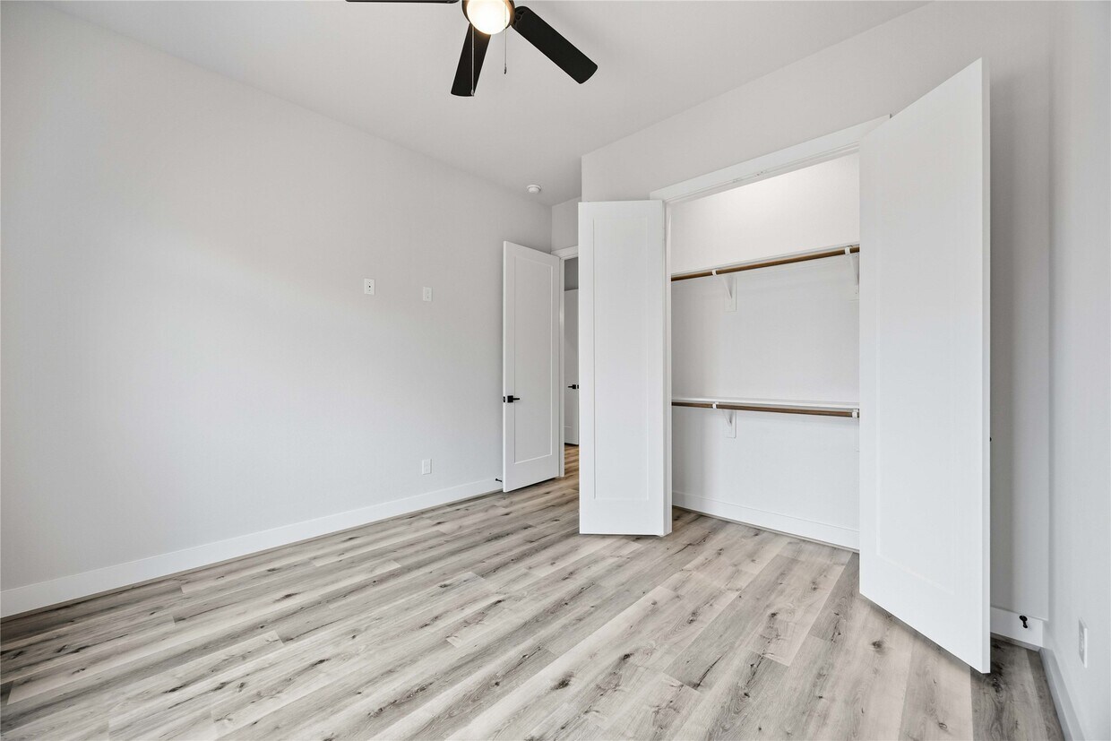 Foto del edificio - 6111 Campos Dr