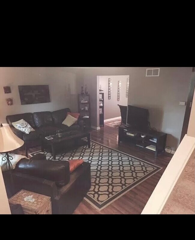 Building Photo - 3147 Laurel Ridge Cir