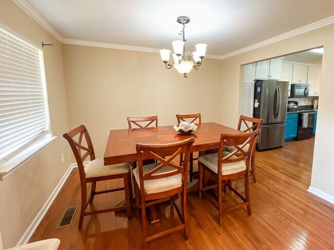 Foto del edificio - 6413 Edgmon Dr