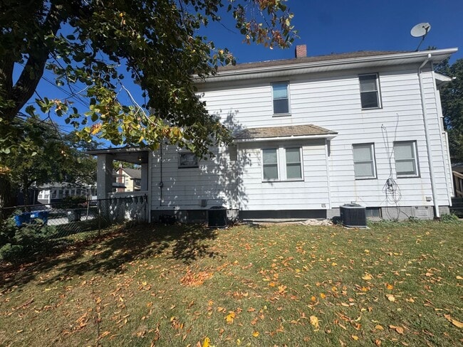 Foto del edificio - 1541 Hopkins Ave