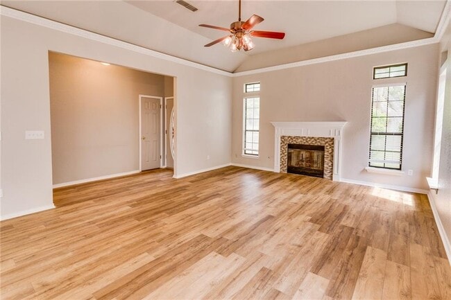Building Photo - 2515 Stratford Dr