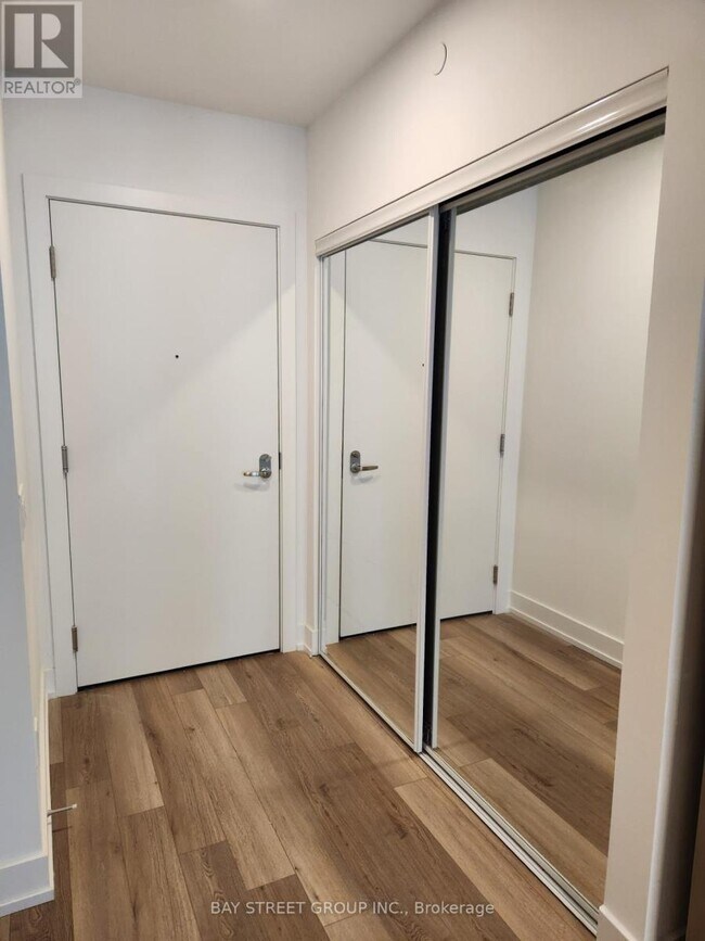 Photo du bâtiment - 8-808 Cedarland Dr