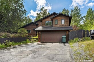 Building Photo - 2020 N Kentucky Derby Dr