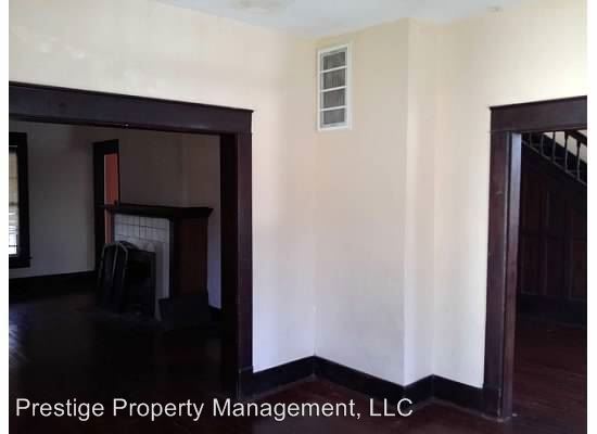 Building Photo - 310 S Elm St