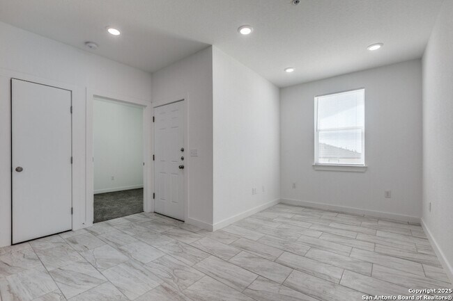 Foto del edificio - 5415 Ingram Rd