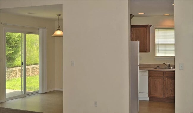 Kitchen - 24110 Tanglewood Rd