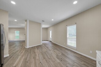 Building Photo - 16818 W Alderson
