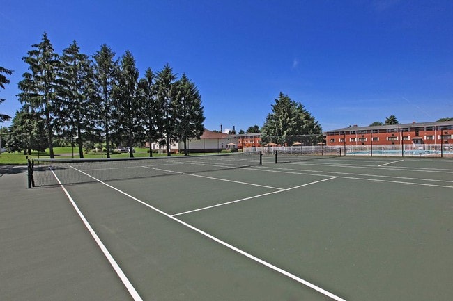 Pista de tenis - Greece Commons