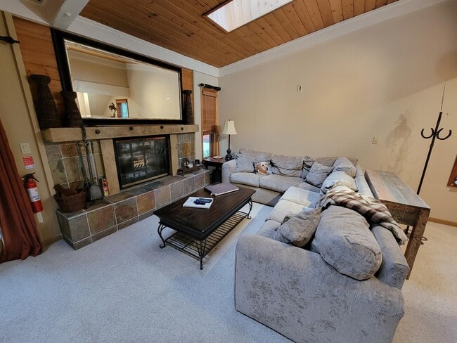 Foto del edificio - 2540 Kinnikinnick Rd