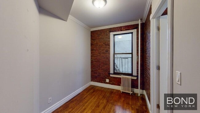 Building Photo - 410 E 13th St