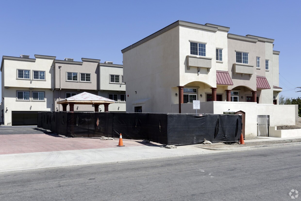 900 S Dwight Ave, Compton, CA 90220 Apartments in Compton, CA