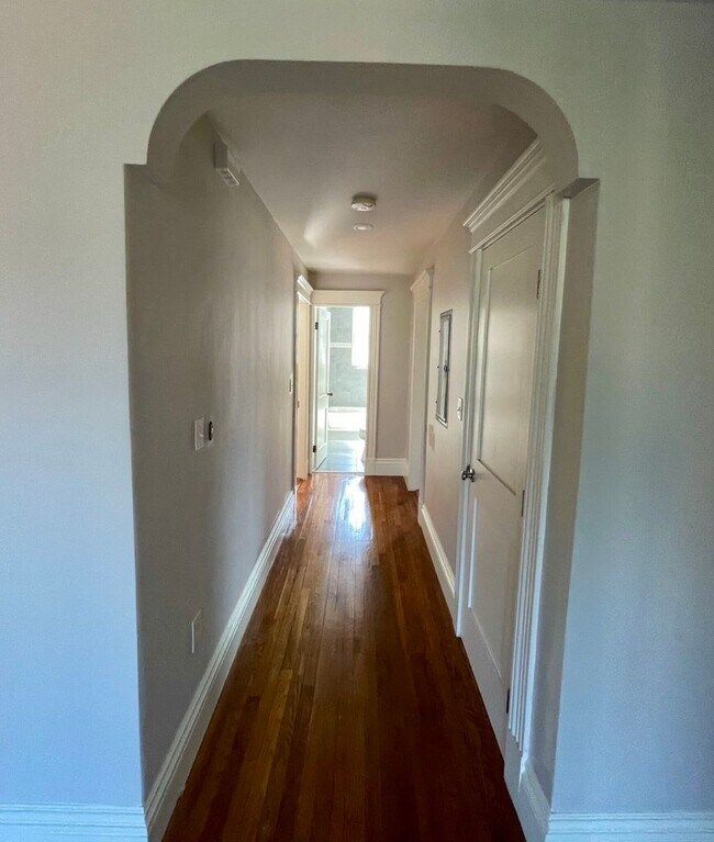 Foto del edificio - Nice 3 bed in Brookline