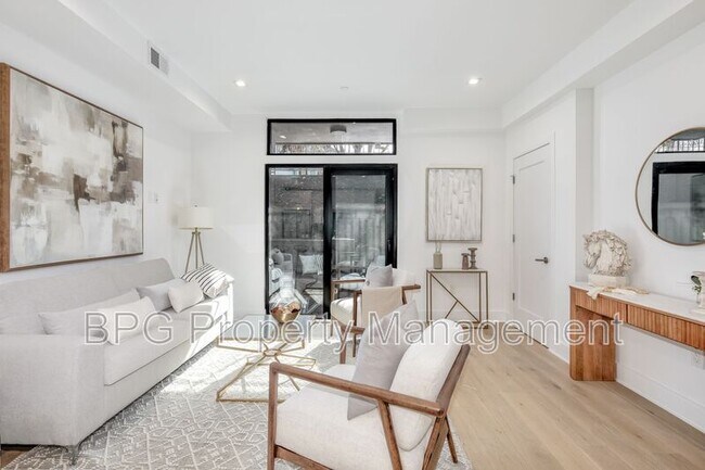Foto del edificio - 3921 W St NW