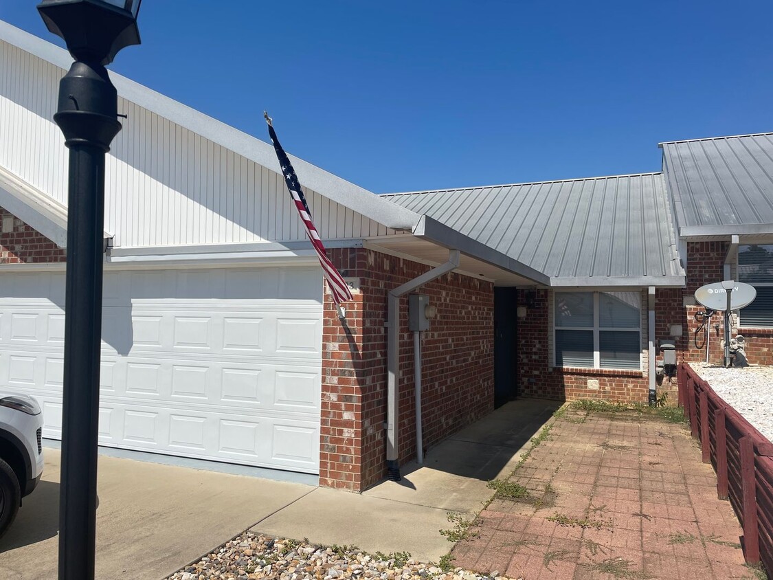 Primary Photo - 2/2/2 LISD Fenced yard and pet friendly