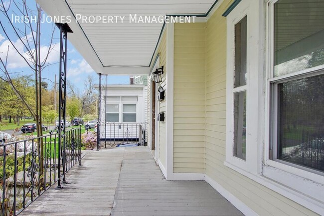 Building Photo - 67 Newman Pl