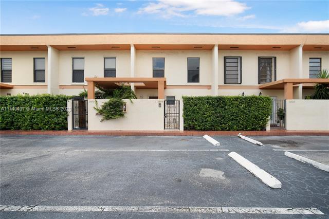 Foto del edificio - 3864 NE 167th St