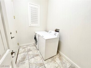 Building Photo - 2117 Thames View St