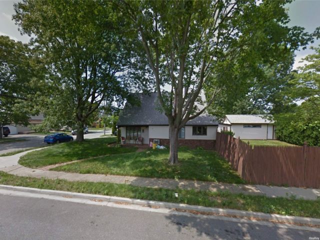 Primary Photo - 33 Violet Ave