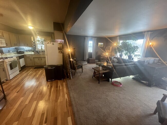 Building Photo - Bluemound Townhomes Unit 12109